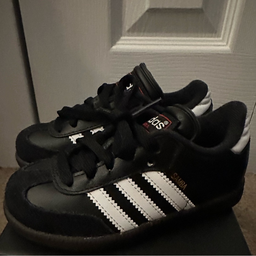 Lightly Used Adidas Samba Soccer Shoes Size 8.5K.